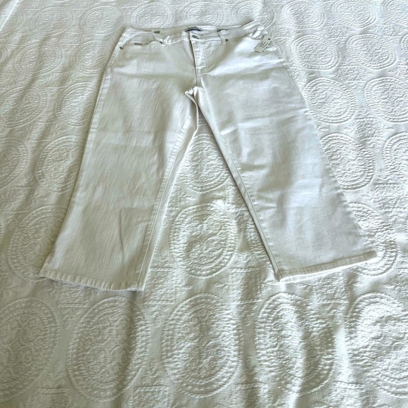 Nine West Women’s White stretch twill Chrystie Capri with slit side hem. Size 14 - Picture 11 of 16